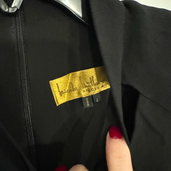 Nicole Miller, Cream Black dress, with keyhole, Size 2 - Picture 5 of 5